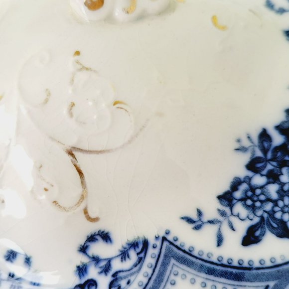 J&G Meakin Flow Blue Covered Vegetable Dish, Embossed w/Gold Accents, England - Picture 4 of 16